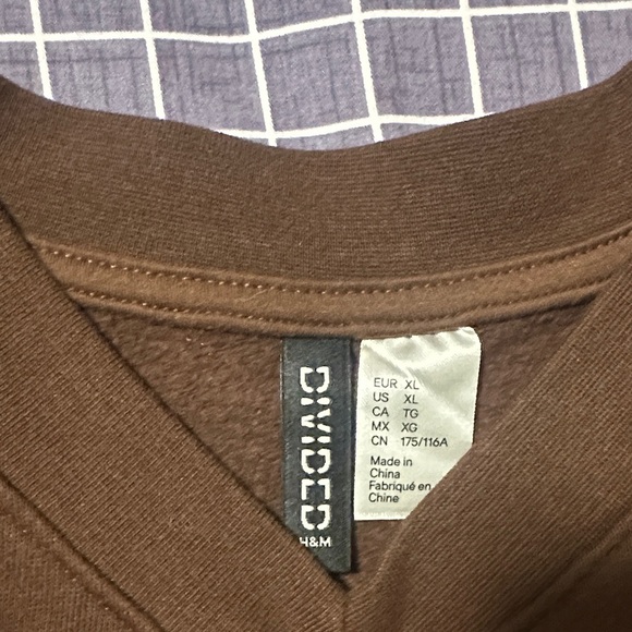 H&M Divided Brown V-Neck Top - Picture 2 of 2